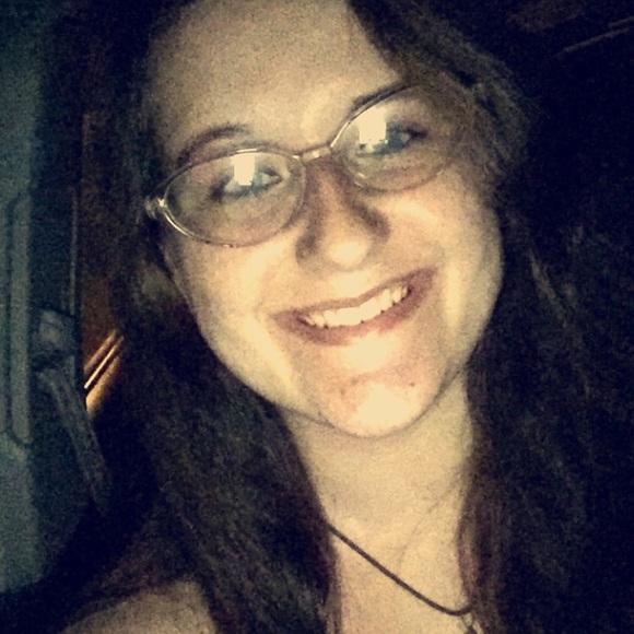 Meet your Posher, Kayla - Picture 7 of 8